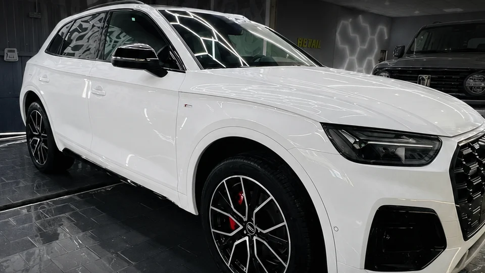 Белый Audi в студии BRODETAIL